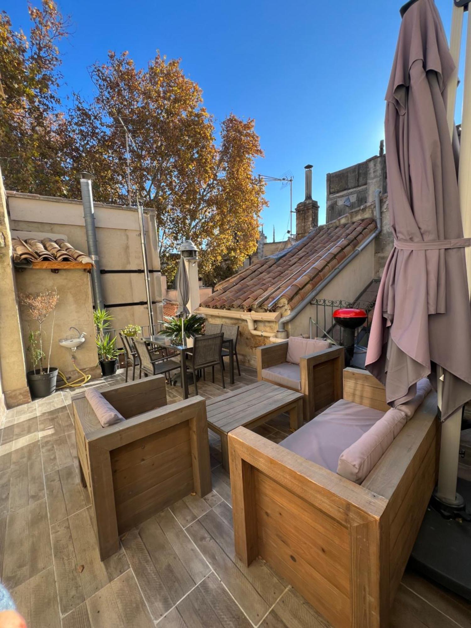 Apartamento RÉNOVÉ, vue SUR Palais des Papes, terrasse et WIFI TROISIEME ETAGE Aviñón Exterior foto